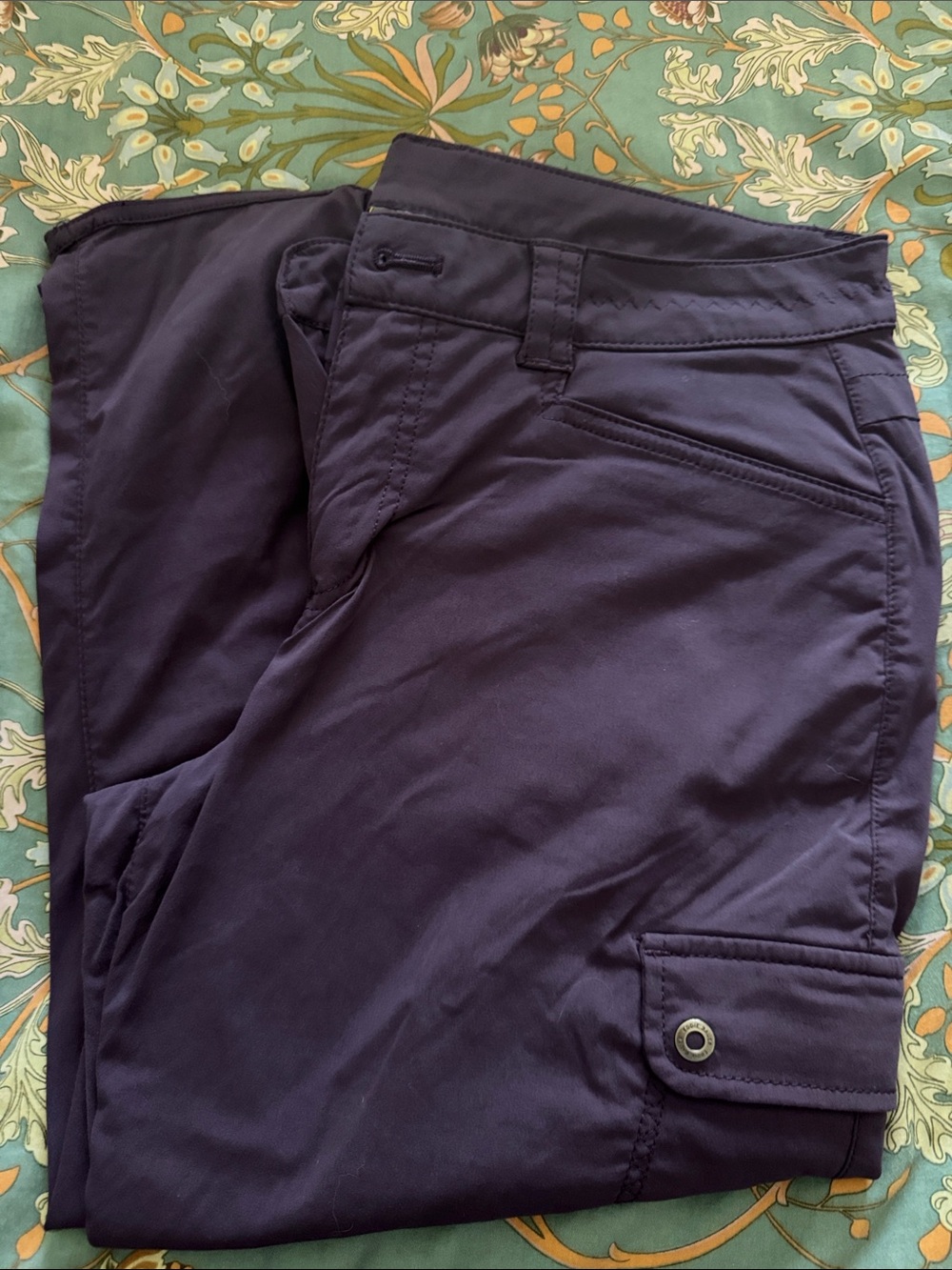 Eddie Bauer woman’s Cargo capris- purple 6